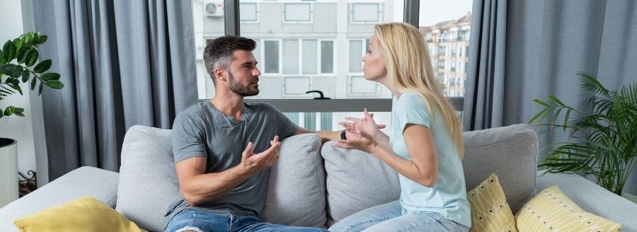 Ces couples qui durent, quels sont leurs secrets? - Couple vivant un conflit et sachant résoudre la situation - Blogue | Clinique de Psychologie Québec