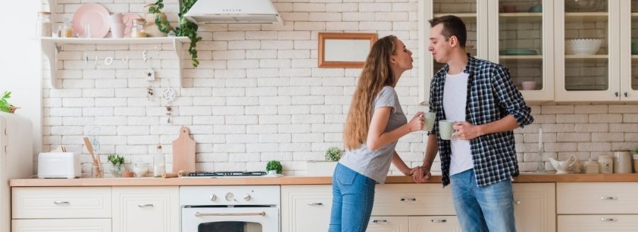 Ces couples qui durent, quels sont leurs secrets? - Couple heureux et affectueux au quotidien - Blogue | Clinique de Psychologie Québec