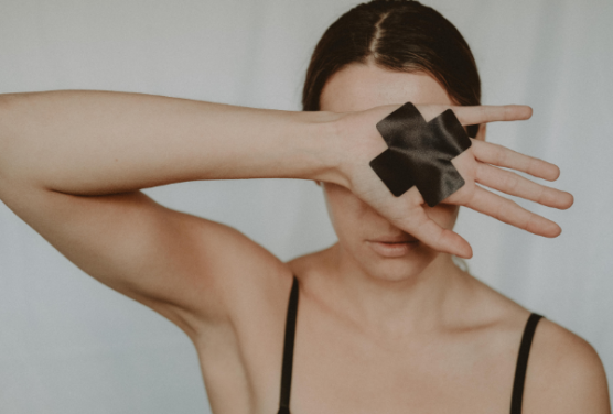 Femme vivant de la violence psychologique - La violence psychologique, comment l'identifier et la combattre - Blogue | Clinique de Psychologie Québec