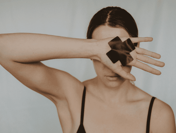 Femme vivant de la violence psychologique - La violence psychologique, comment l'identifier et la combattre - Blogue | Clinique de Psychologie Québec