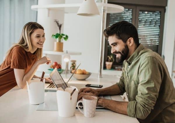 Télétravail et santé psychologique : les défis de la conciliation travail-famille-vie personnelle - Blogue | Clinique de Psychologie Québec
